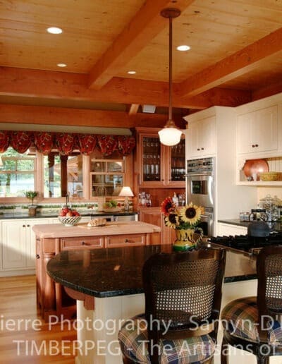 Winnipesaukee, NH (5123) large kitchen with island and bar seating