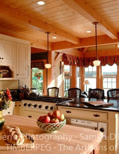Winnipesaukee, NH (5123) kitchen and dining area