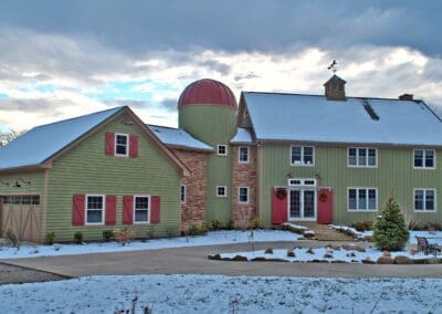 Chagrin Falls Barn Home (T00160)