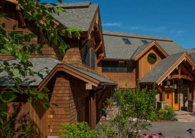 Loon Mountain exterior showcasing trusses and timber frame